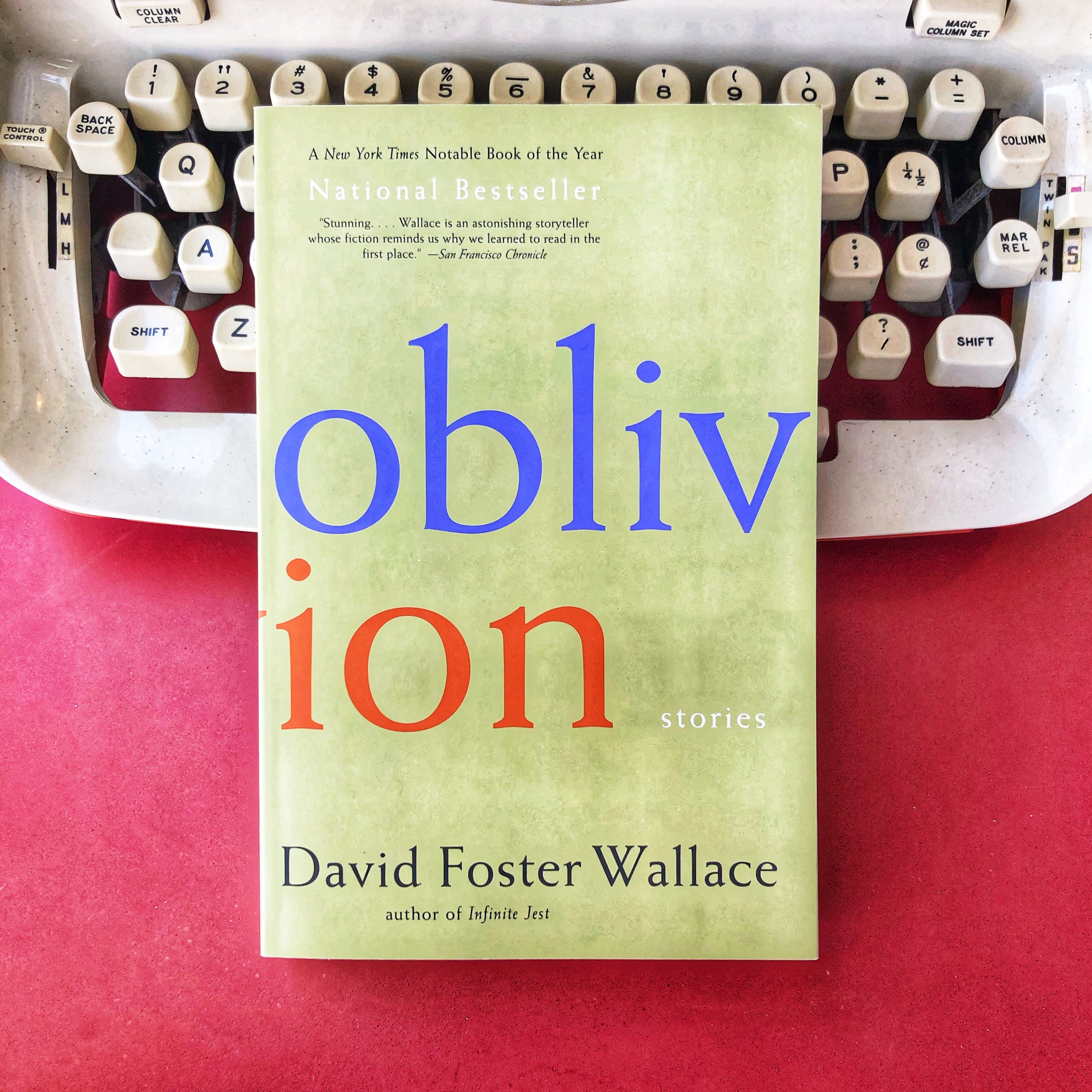 Oblivion: Stories: Wallace, David Foster: 9780316010764: : Books